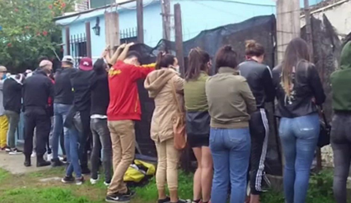 Más de 20 jóvenes fueron detenidos en Lanús tras festejar un cumpleaños en pleno cuarentena