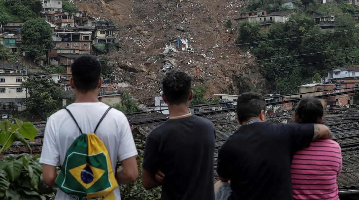 Río de Janeiro: los muertos por las lluvias en Petrópolis ascienden a 176