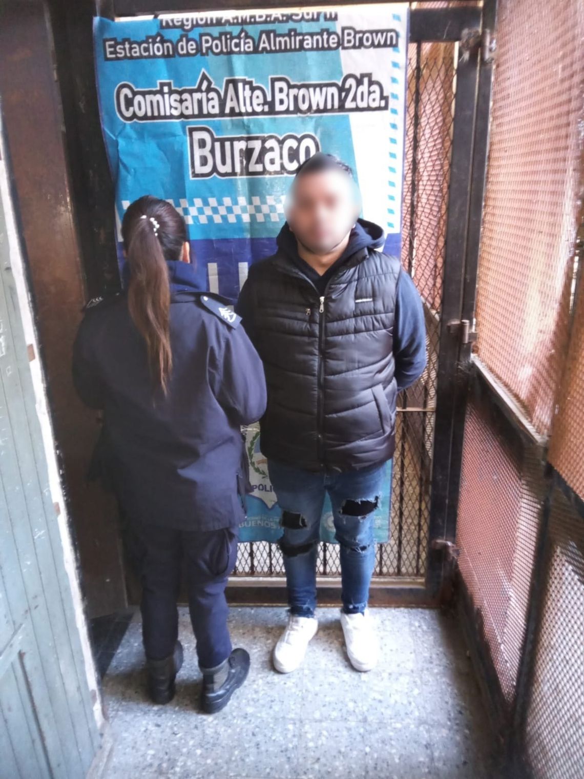 Detienen en Burzaco a un hombre con inhibidor de vehículos y equipamiento policial