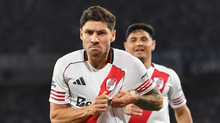 Montiel, proyectado llegó al área rival y abrió el marcador.