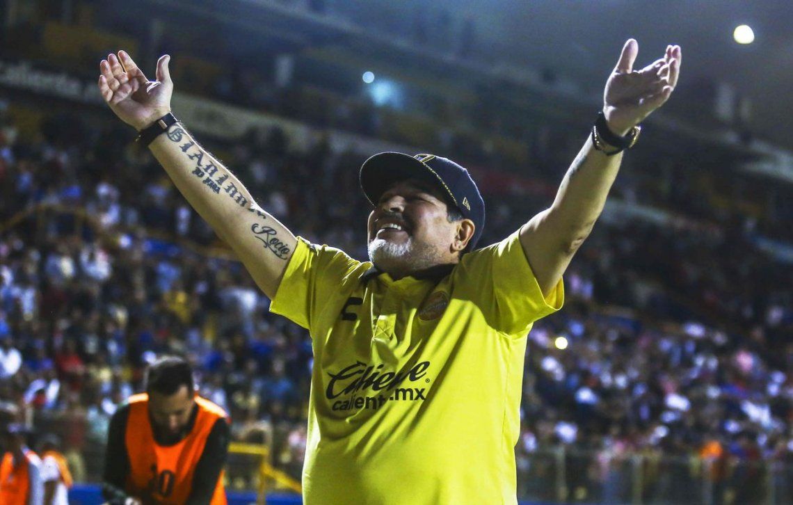 Confirmado: Maradona seguirá siendo el técnico de Dorados de Sinaloa