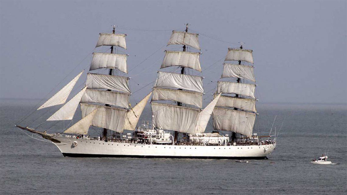 La Fragata Libertad llegó a Mar del Plata.