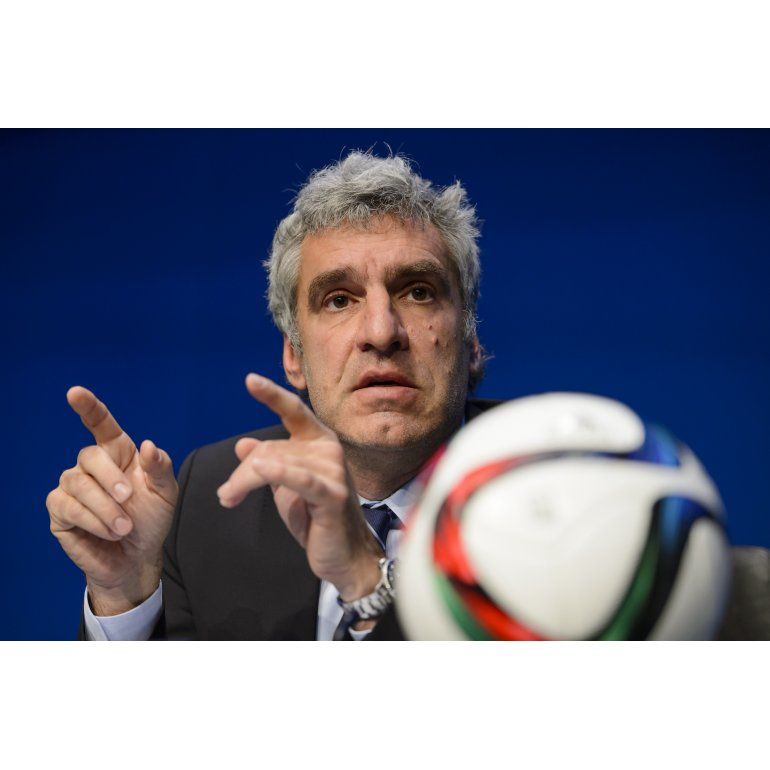 Las elecciones no se suspenden y la FIFA aclara: “Esto es bueno para nosotros”