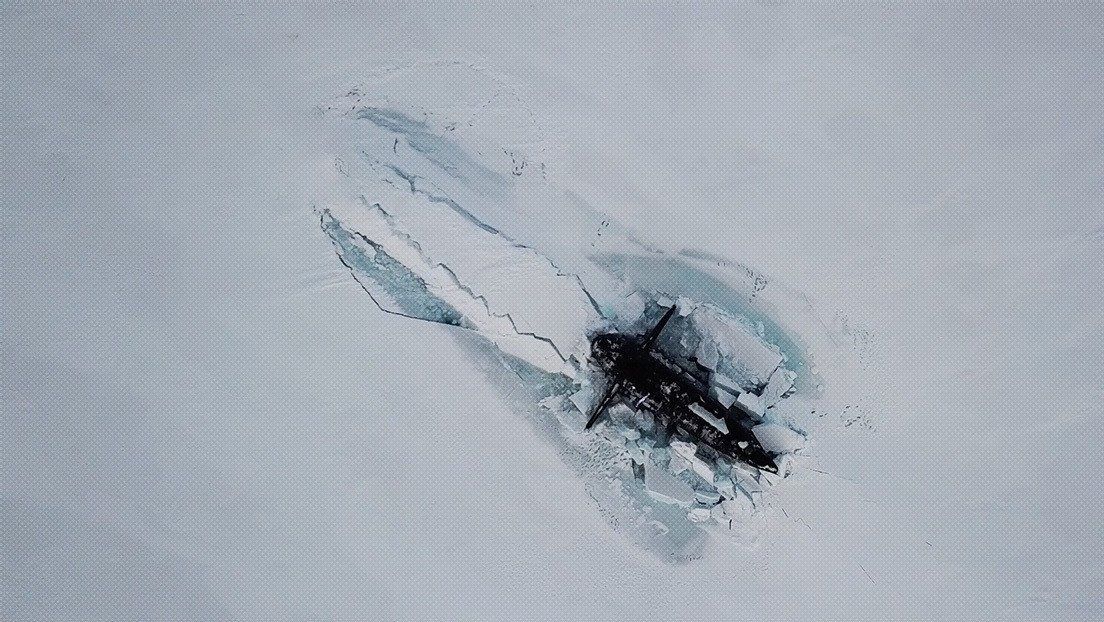 Rusia: emergen del hielo del Ártico tres submarinos nucleares. 