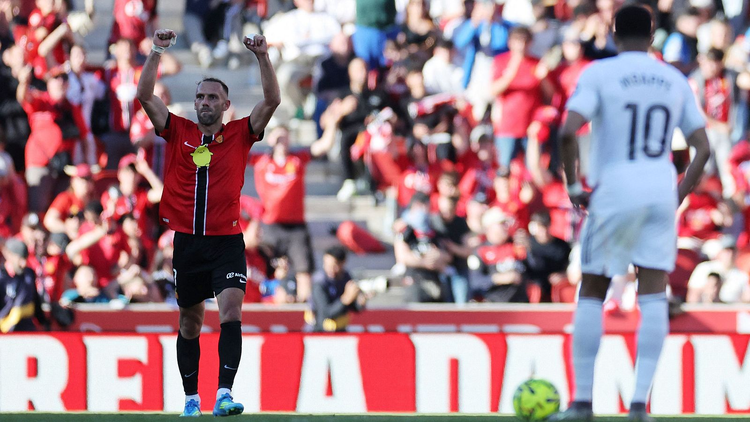 Vedat Muriqi marcó el gol del triunfo sobre el final.
