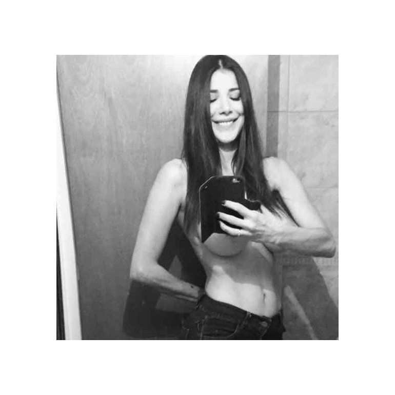 Andrea Rincón: un topless y un “te amo” para un desconocido