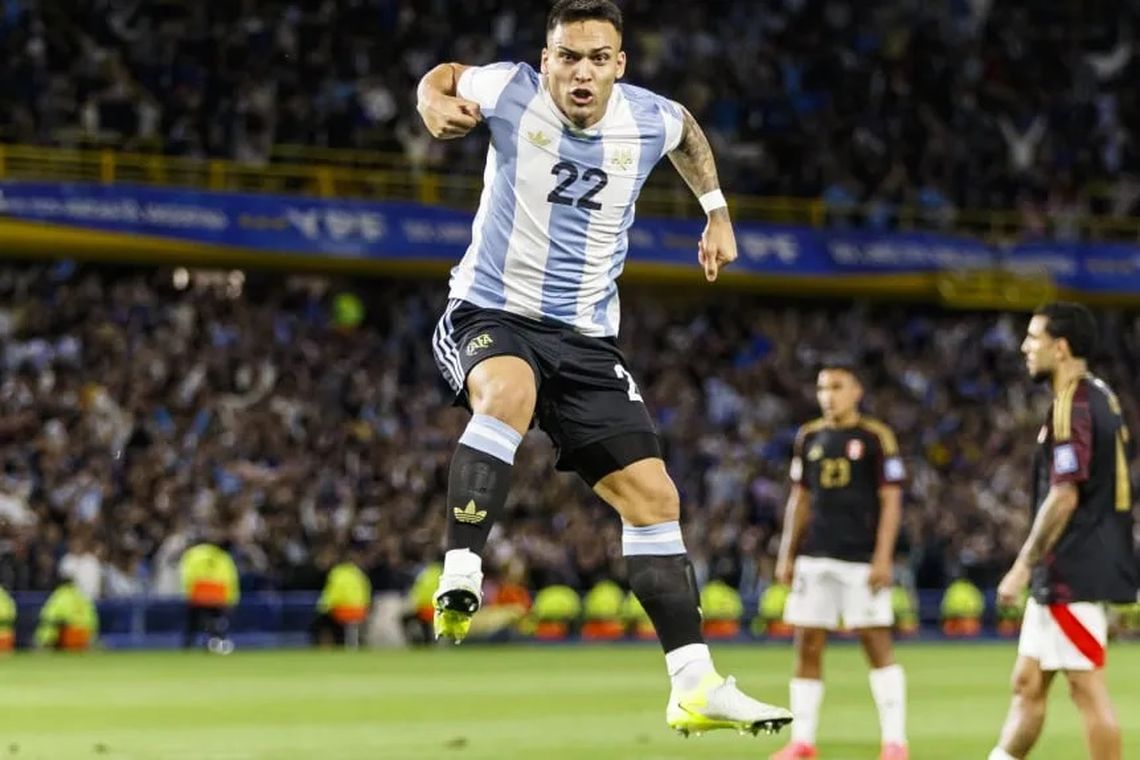 Lautaro Martínez marcó ante Perú la última vez que Argentina jugó en La Bombonera.