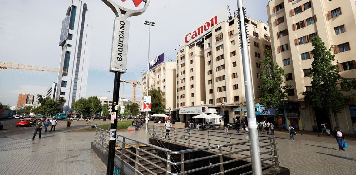 El Metro de Santiago dejó de funcionar a causa del masivo corte de luz.