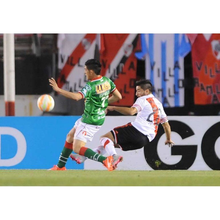 Milton Casco y su error en el gol de Espinoza. Foto: Claudio Perin / Diario Popular
