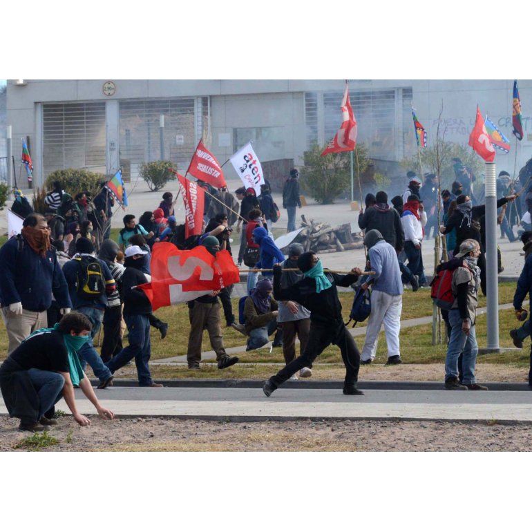 YPF-Chevron: fotos y video de los incidentes en Neuquén