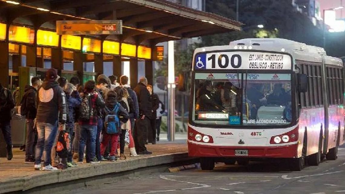 Pese al anuncio inicial del titular de la CATT, finalmente no se llevará adelante un paro de transporte público este lunes. 