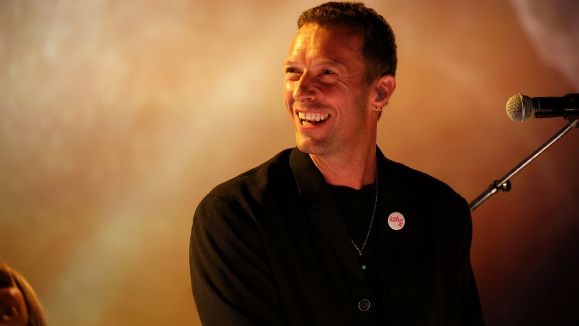 Chris Martin, cantante de Coldplay, habló desde el escenario sobre lo ocurrido en el show de su grupo.