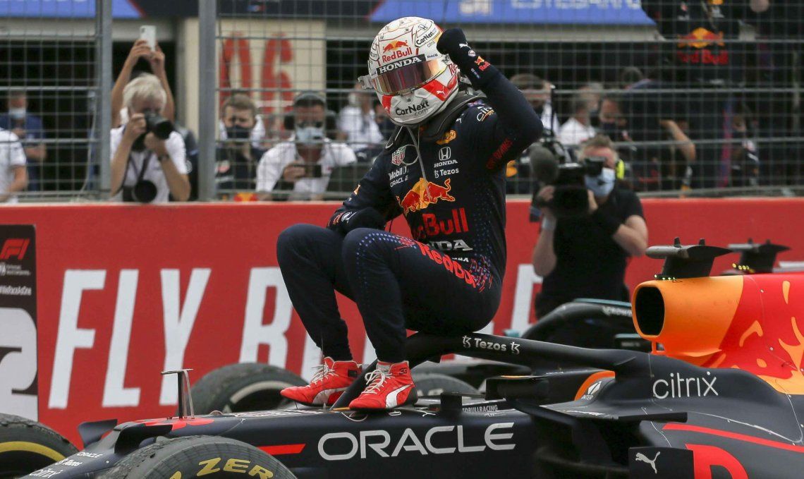 El piloto holandés de Fórmula 1 Max Verstappen celebra tras ganar el Gran Premio de Francia.
