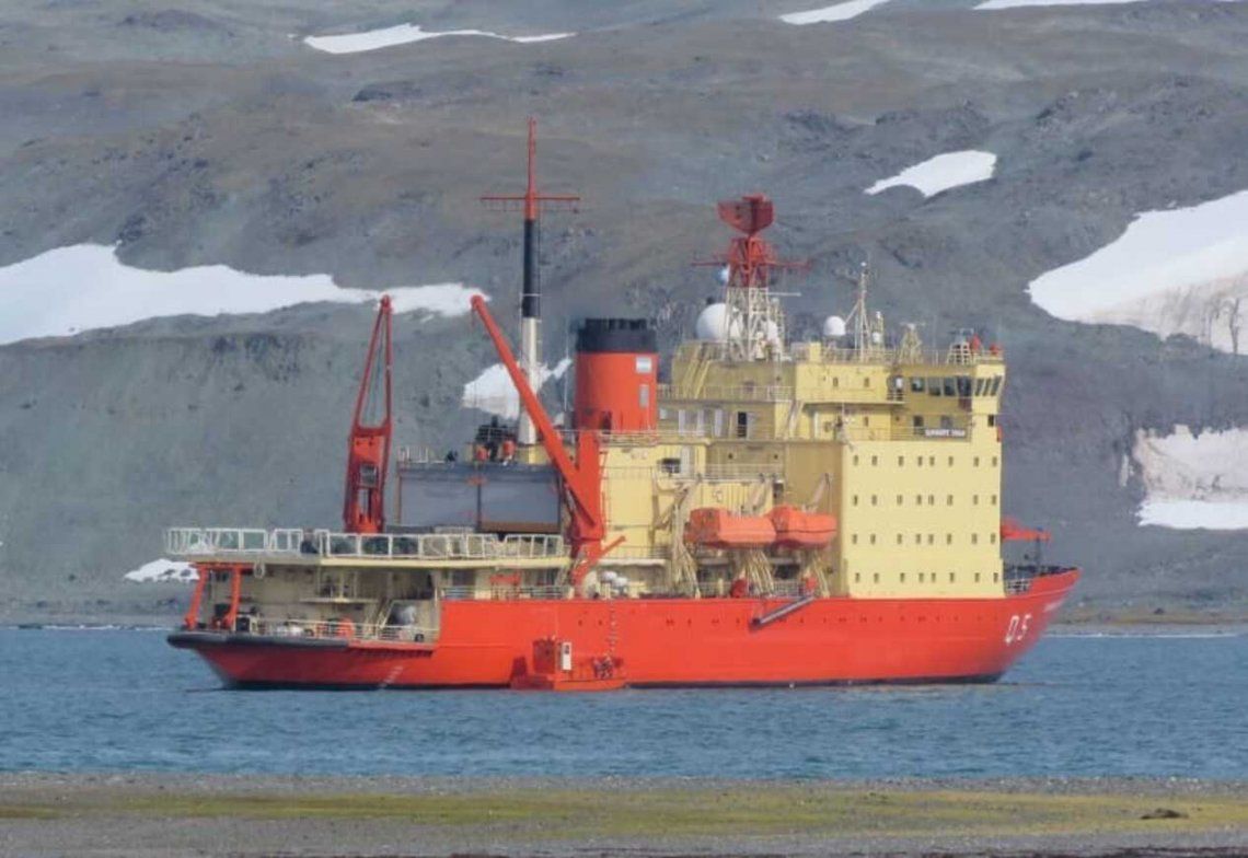 Antártida: el rompehielos Almirante Irízar llegó a la Base Carlini