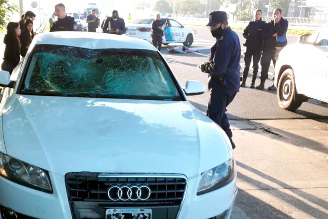 La violencia del impacto quedó reflejada en el parabrisas del Audi en el que viajaba Giménez por la Autopista del Oeste.