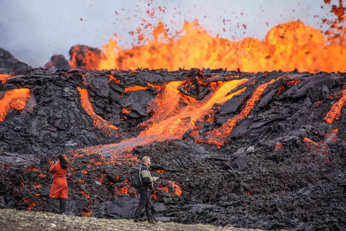 En fotos: el volcán Fagradalsfjall entró en erupción cerca de la capital de Islandia