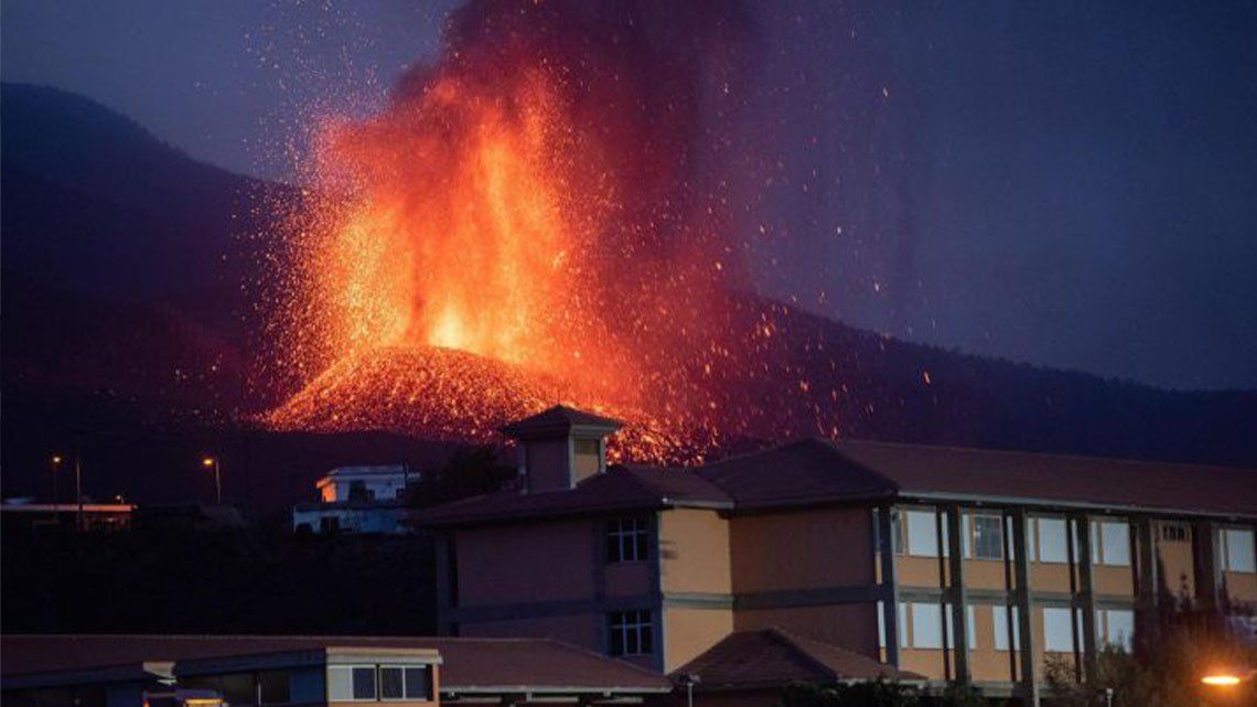 Volcán en La Palma: se abrió otra boca eruptiva.