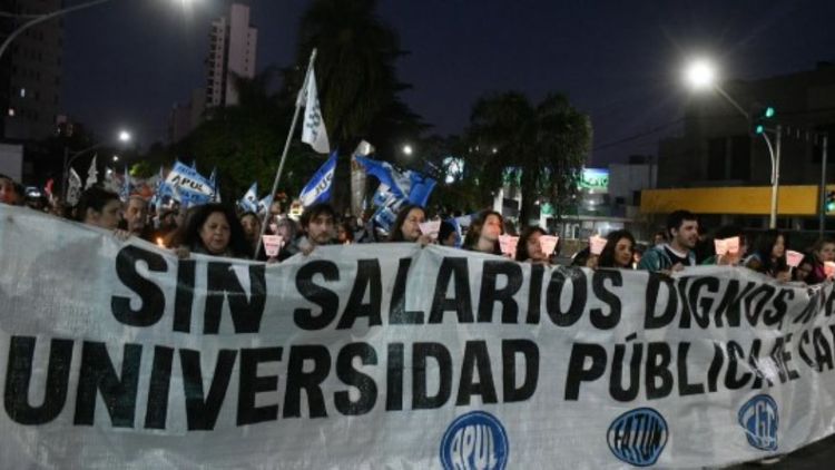 La consigna de la última movilización fue: “Basta de salarios debajo de la línea de pobreza”.