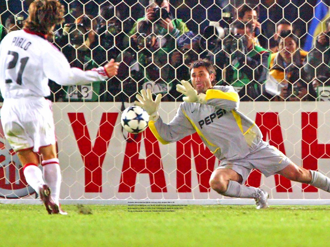 El Pato vuela para detenerle el penal a Pirlo