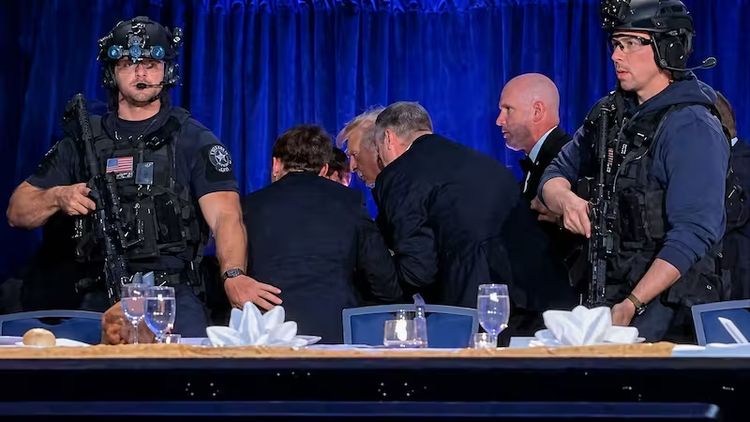 Donald Trump fue evacuado junto con su esposa y miembros de su Gabinete.