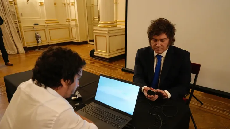 El Presidente encabezó el acto junto a Karina Milei y el ministro Diego Santilli.