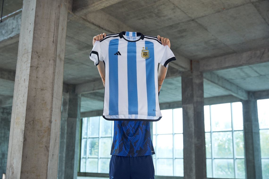 Argentina presentó la camiseta que utilizará en Qatar 2022.