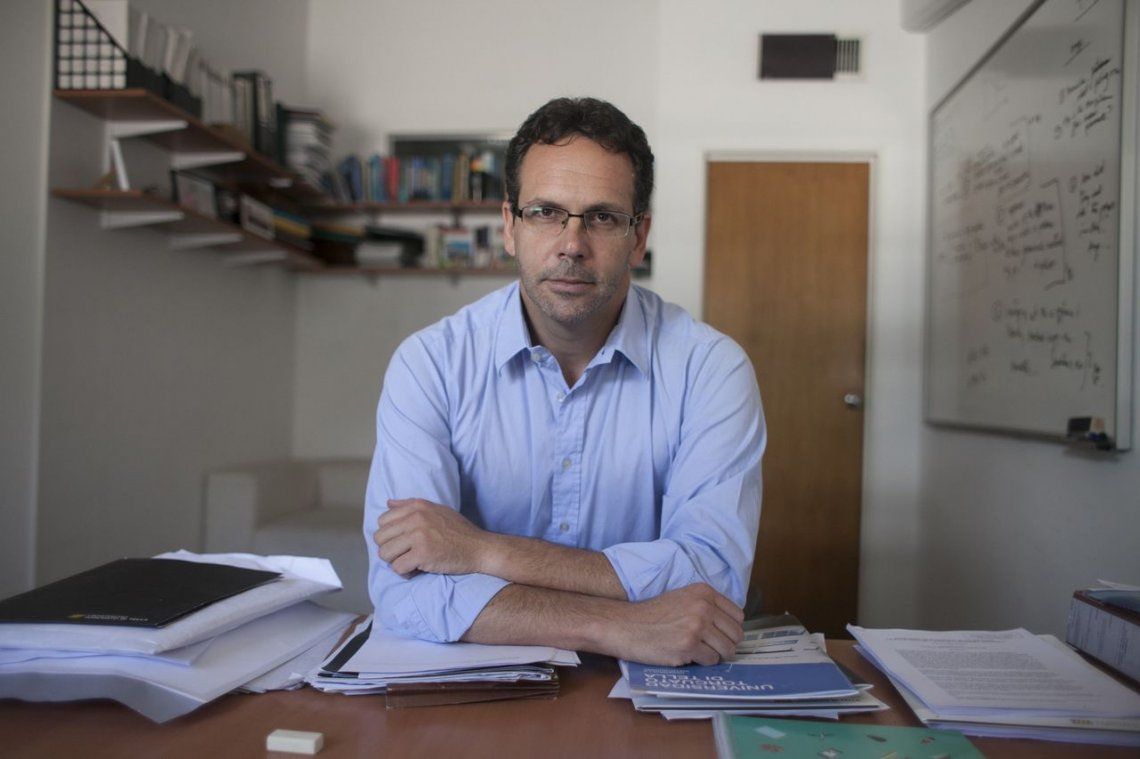 Guido Sandleris, el economista recibido en la UBA e hincha de Boca que asumirá en el BCRA