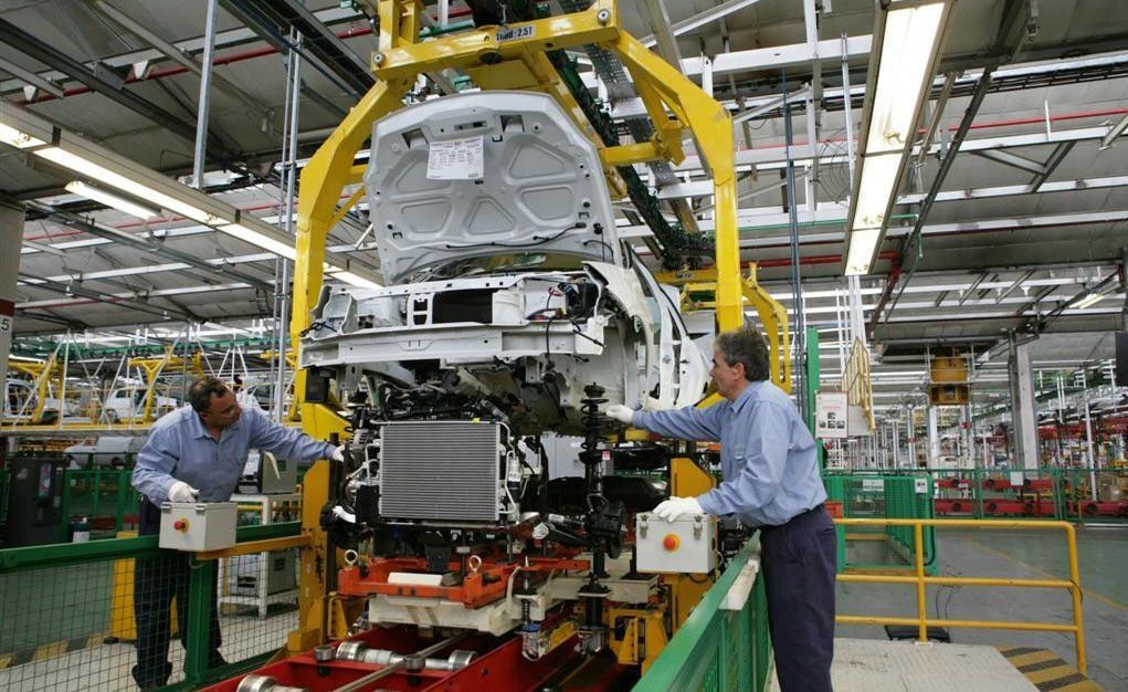 La producción automotriz sigue frenada: cayó 41,1%