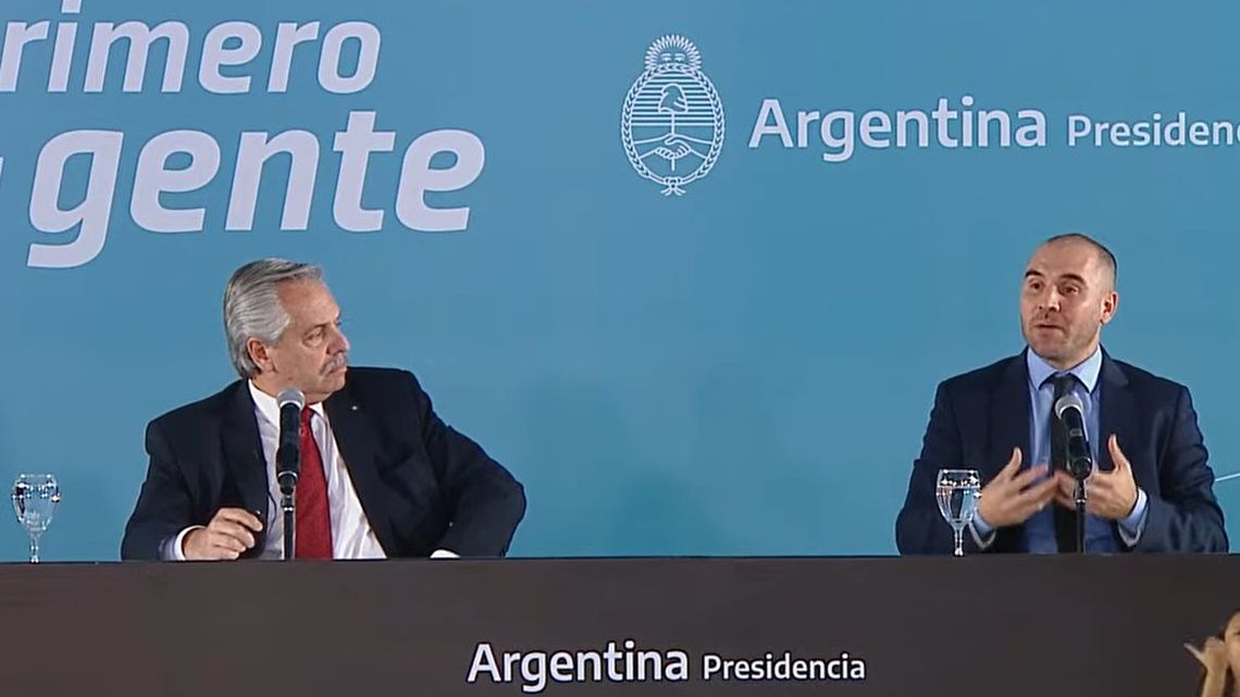 El Presidente junto al Ministro Guzmán. 