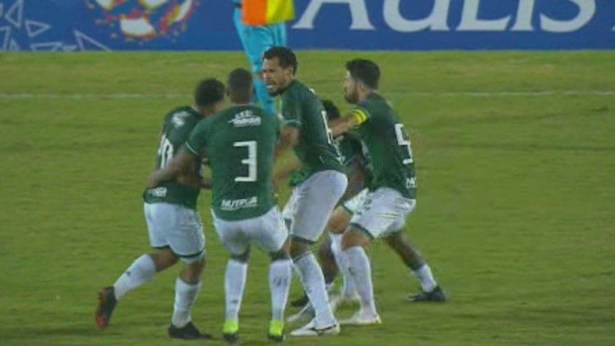 Pelea de compañeros en el fútbol de Brasil