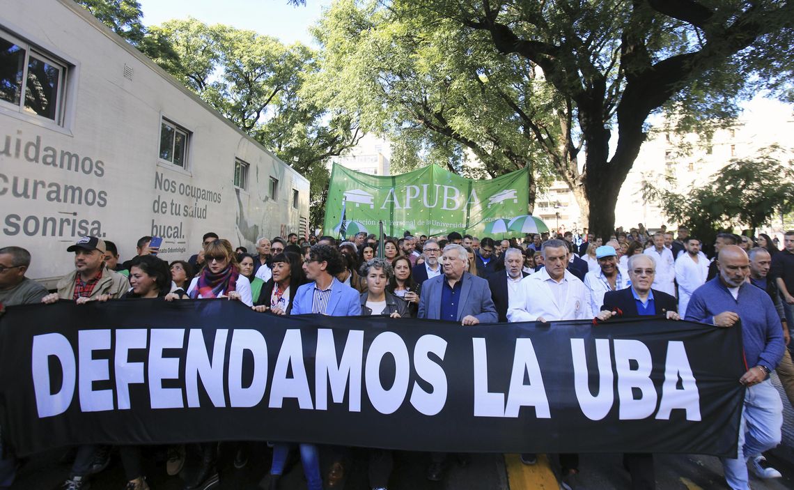 Sin salarios dignos las universidades no funcionan