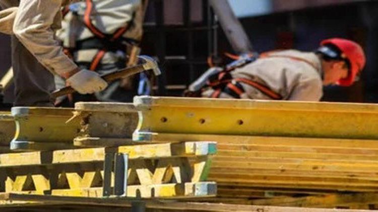 El empleo formal cayó en 23.400 puestos hacia fines de 2025.