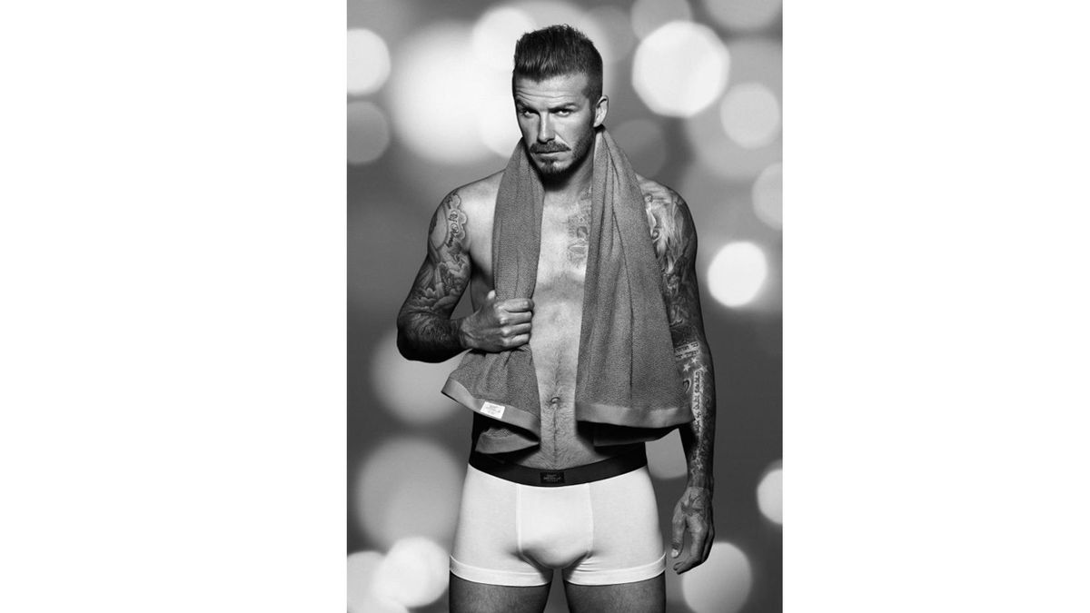 David Beckham se muestra en ropa interior para campaña navideña