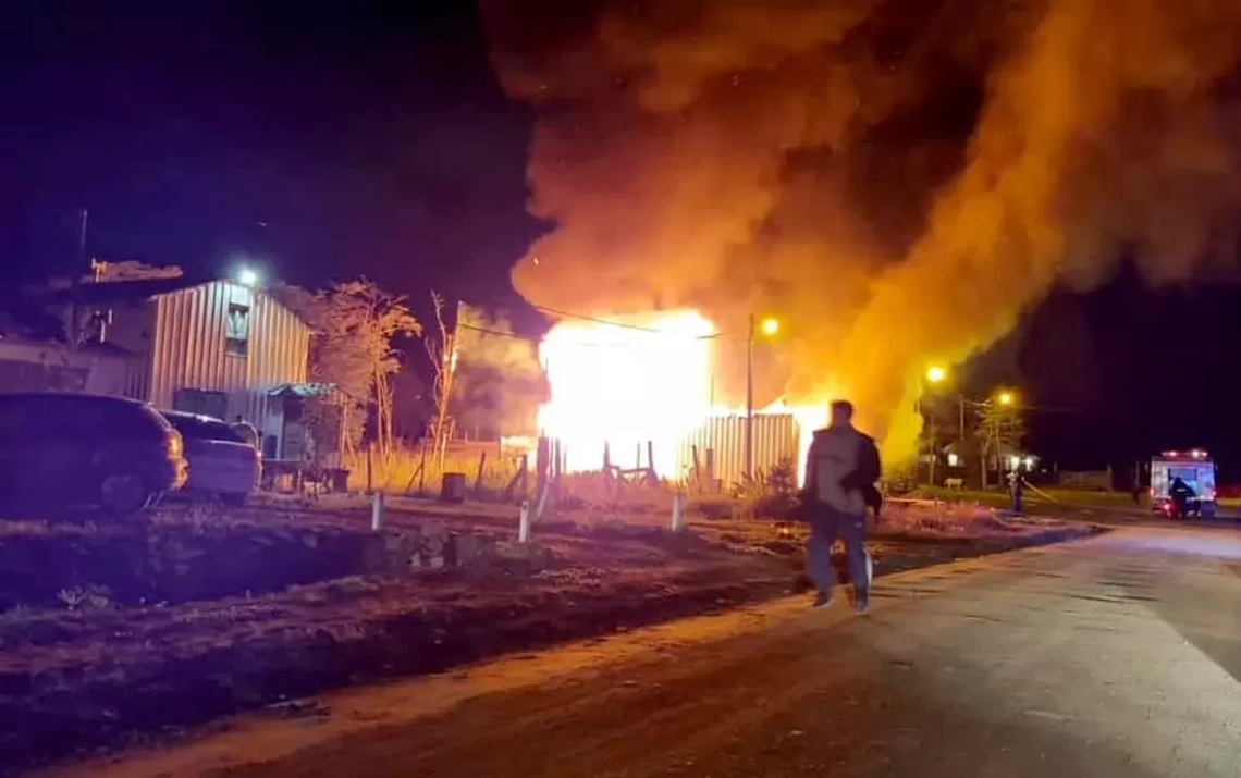 Ushuaia: murieron tres hermanitos en el incendio de su casa