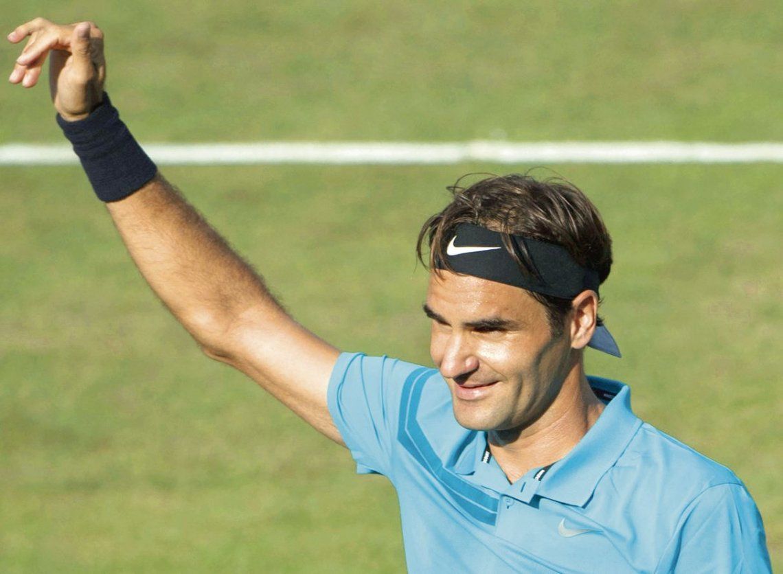 dRoger Federer festeja con su habitual tranquilidad