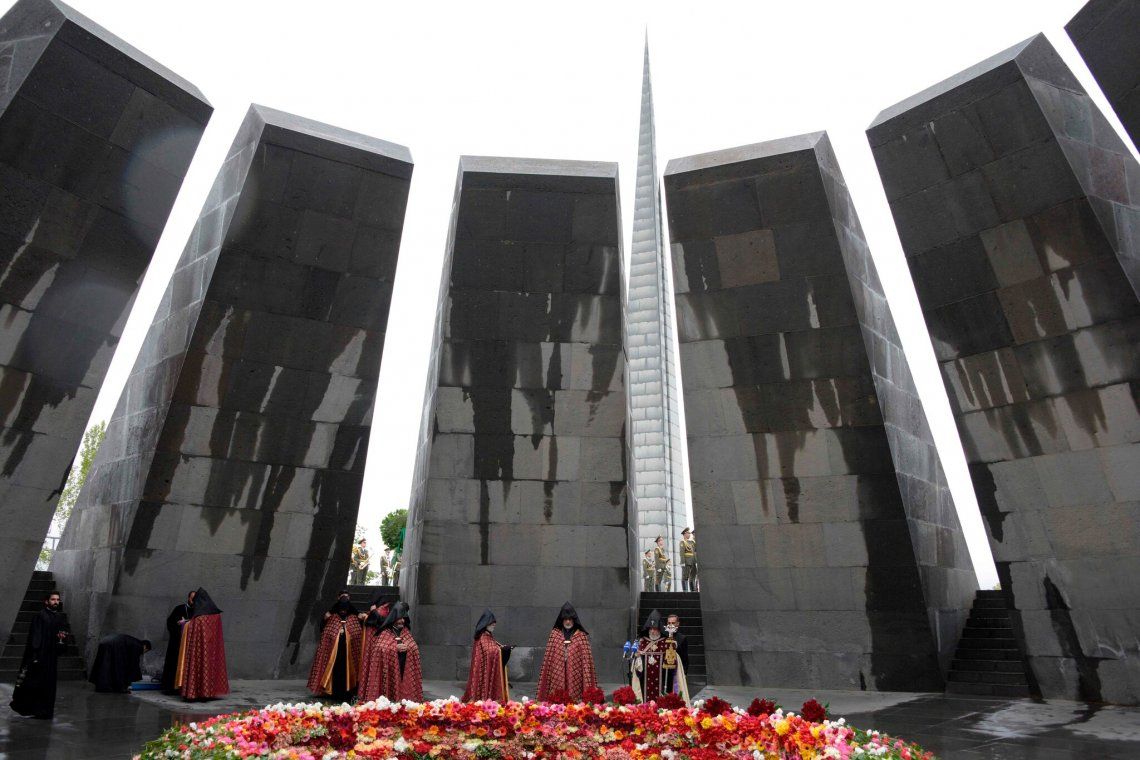 El Presidente Biden reconoció el genocidio armenio por Turquía - Foto; Erevan - Acto de conmemoración de la masacre