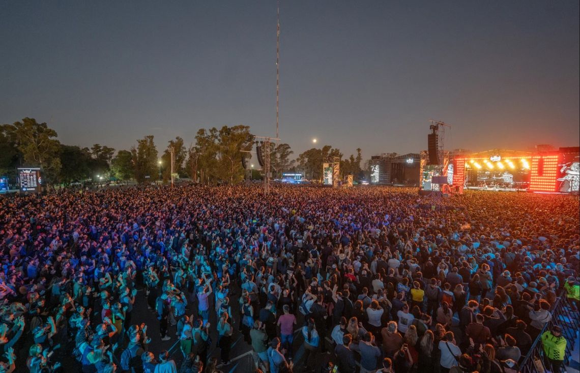 El Quilmes Rock nació en 2003 y rápidamente se convirtió en una referencia del rock en vivo en el país.