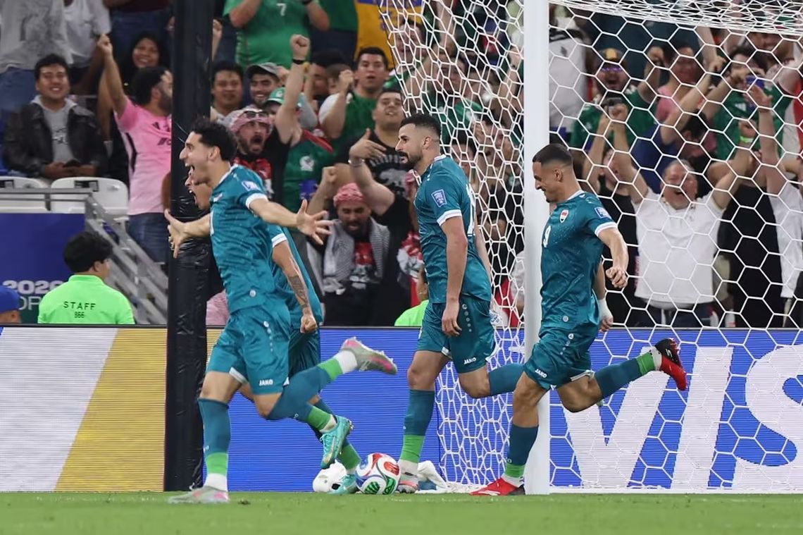 Aymen Hussein celebra el gol decisivo que selló el triunfo y el pasaje a la Copa del Mundo.