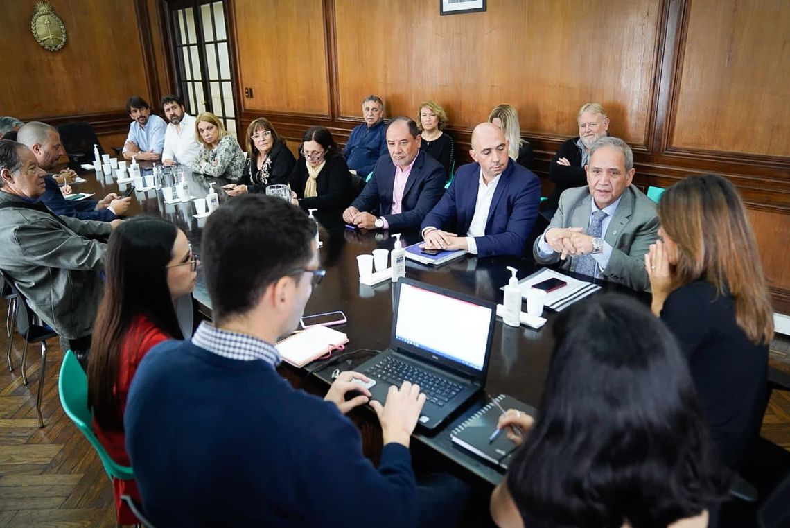Ministerio de Trabajo - Sergio Palazzo y dirigentes de La Bancaria en la primera reunión de reapertura de partitarias con la patronal sectorial