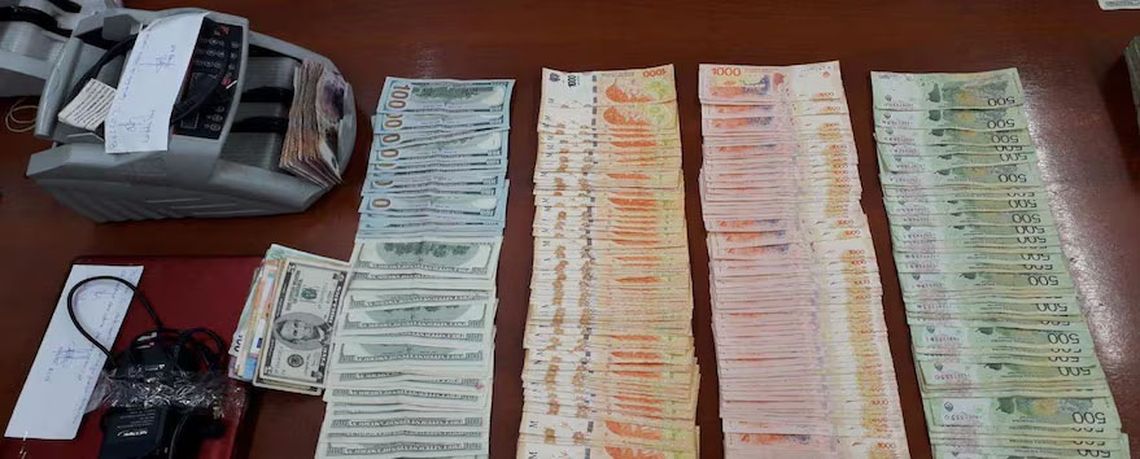 Mendoza: secuestraron dólares y euros.