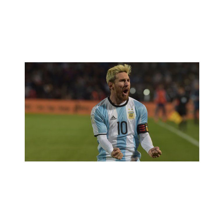 Lionel Messi y el festejo de su gol ante Uruguay. Foto: Walter Papasodaro / Diario Popular