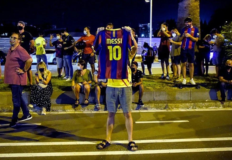 Tras la decisión de Lionel Messi, hinchas del Barça exigieron la renuncia del presidente del club