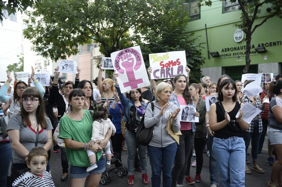 Pompeya: familiares y amigos de Carla Soggiu realizaron una marcha pidiendo por su aparición