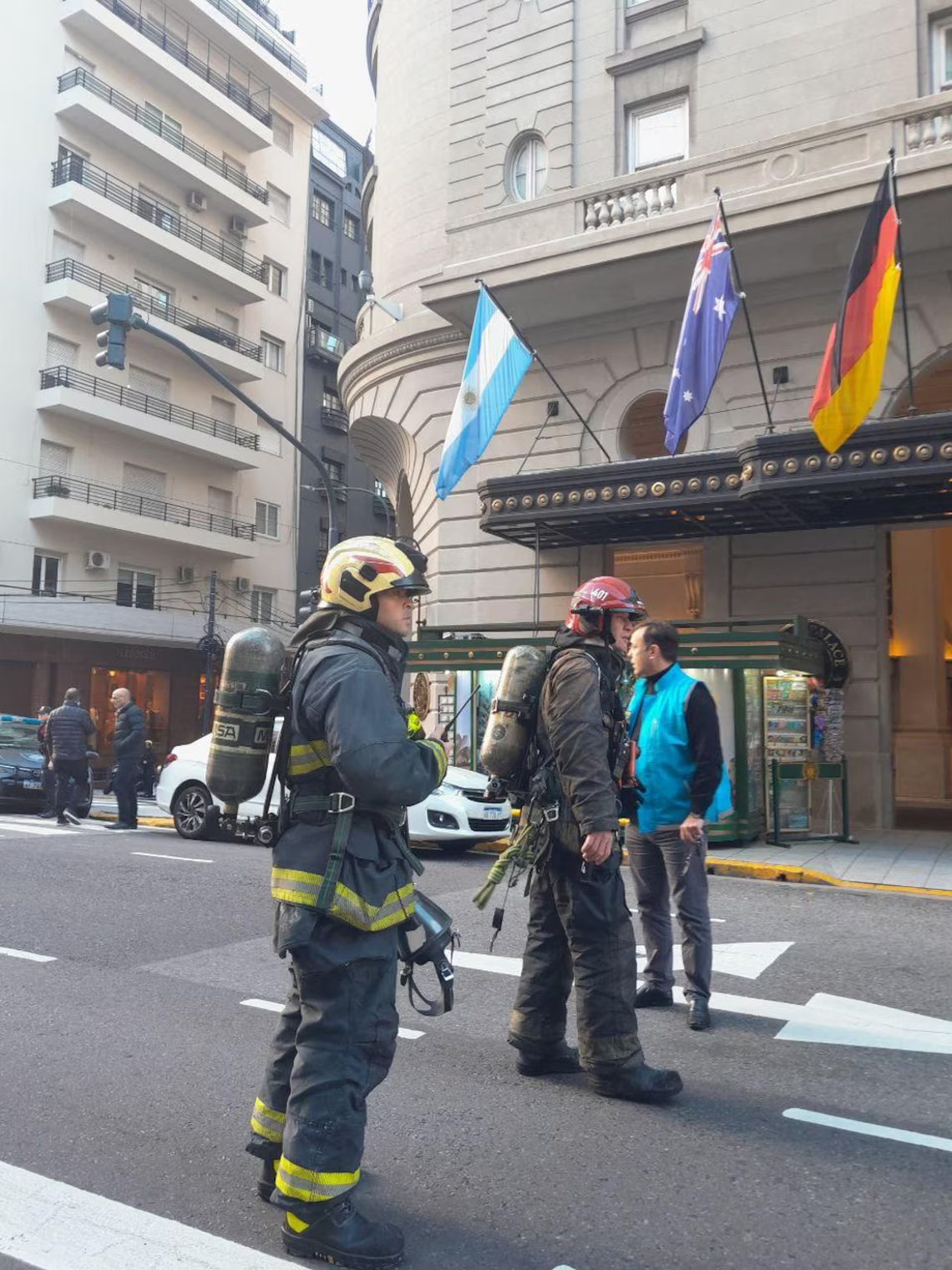 Amenaza de bomba en el Hotel Alvear. Amenaza de bomba en el Hotel Alvear.