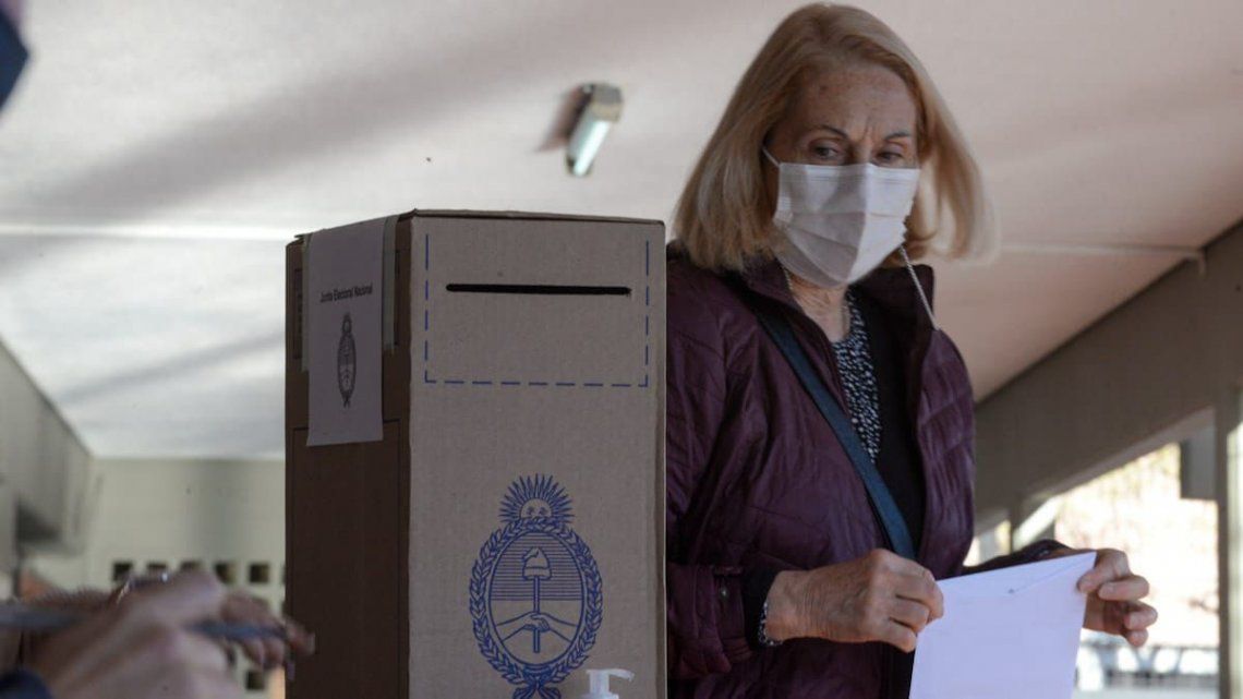 Las elecciones PASO se desarrollan esta tarde sin muchos contratiempos en todo el país.