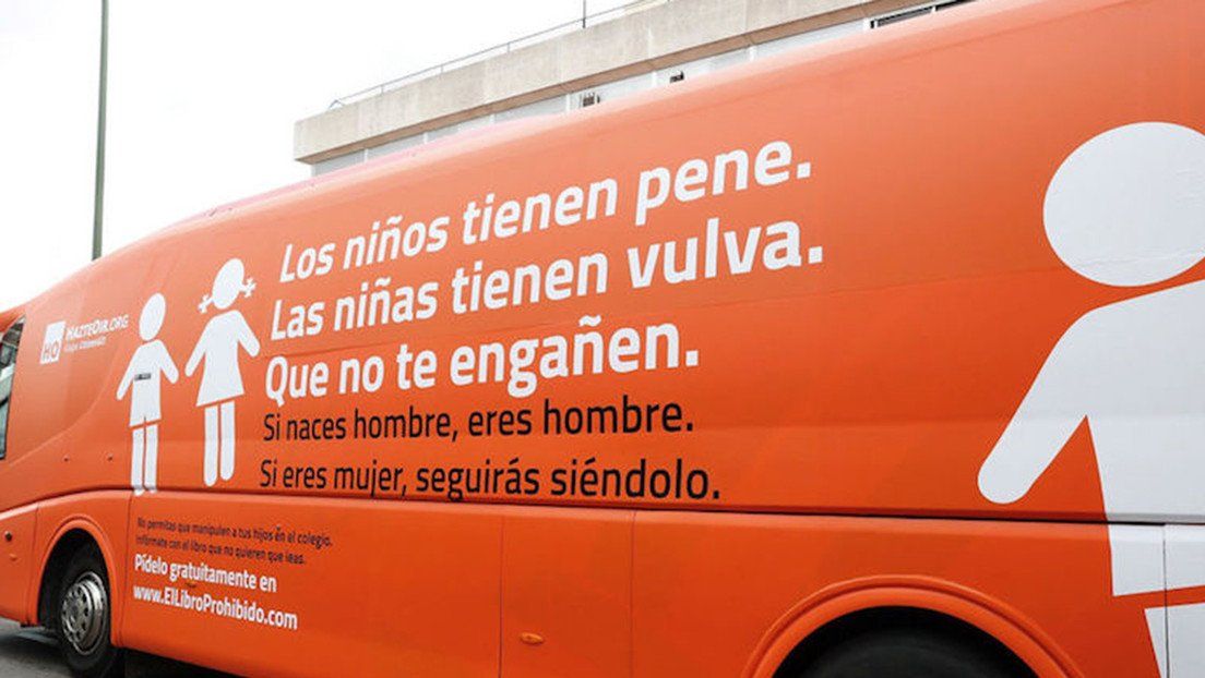 Chile: indignación por un autobús con mensajes homofóbicos