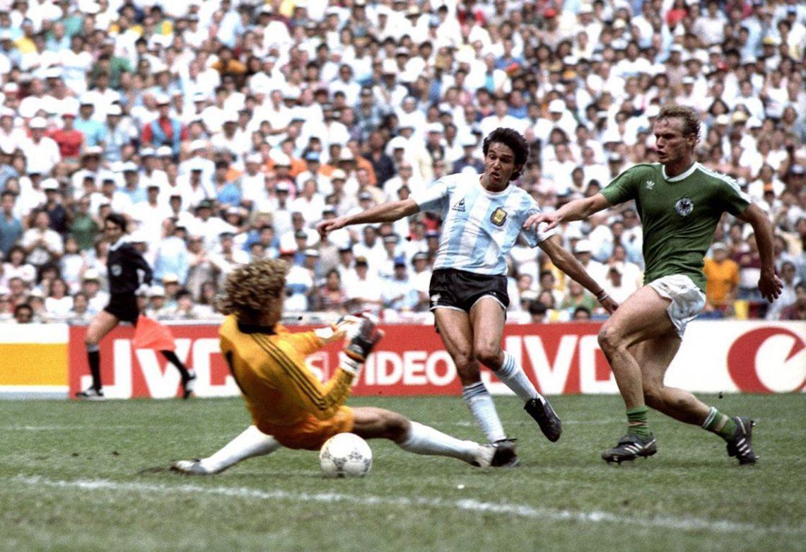 Burruchaga define tras la asistencia de Maradona