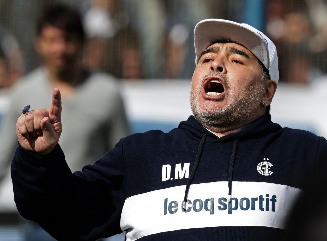 Bilardismo puro: Maradona y sus pedidos especiales para espantar la mufa cuando juegue Gimnasia y Esgrima La Plata