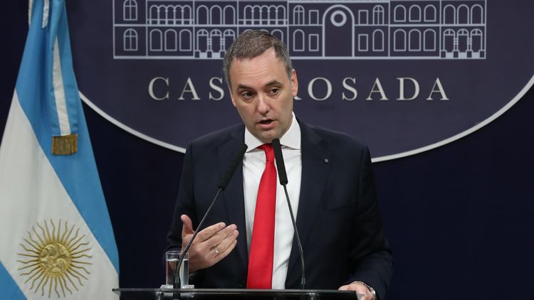 El vocero presidencial Manuel Adorni fue el encargado de informar sobre los cambios en DDHH y Cultura.