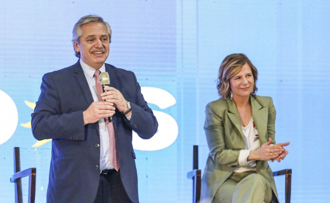 El candidato presidencial del FdT junto a la candidata de ese sector en La Plata